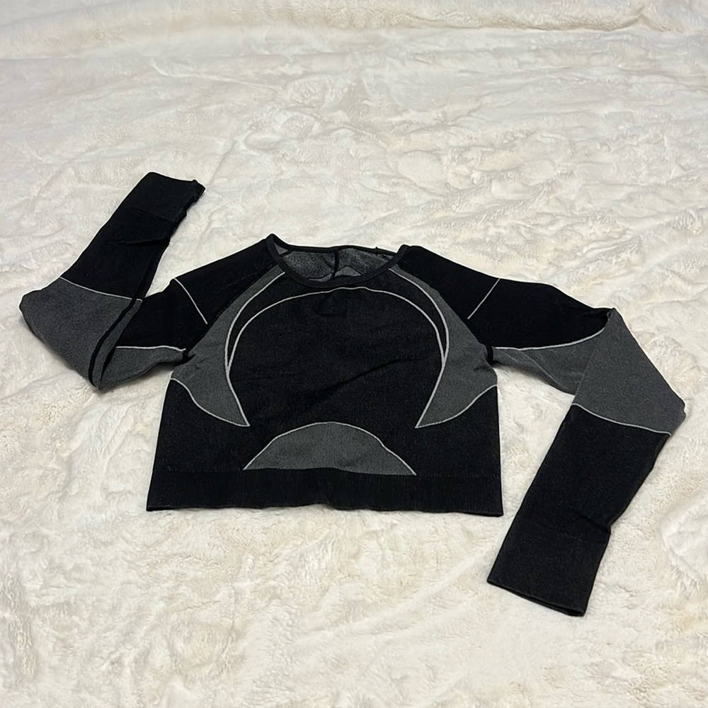 Long sleeve athletic top size large